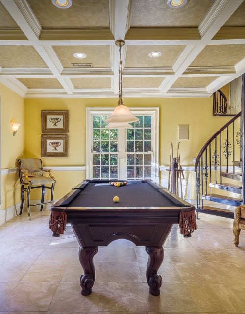 gameroom with carpet floor