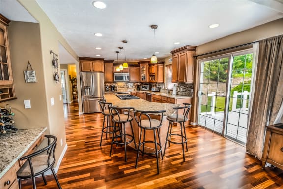 J & D Floor & Wall Covering - 3256 NE Jacksonville Rd Ste A Ocala, FL 34479